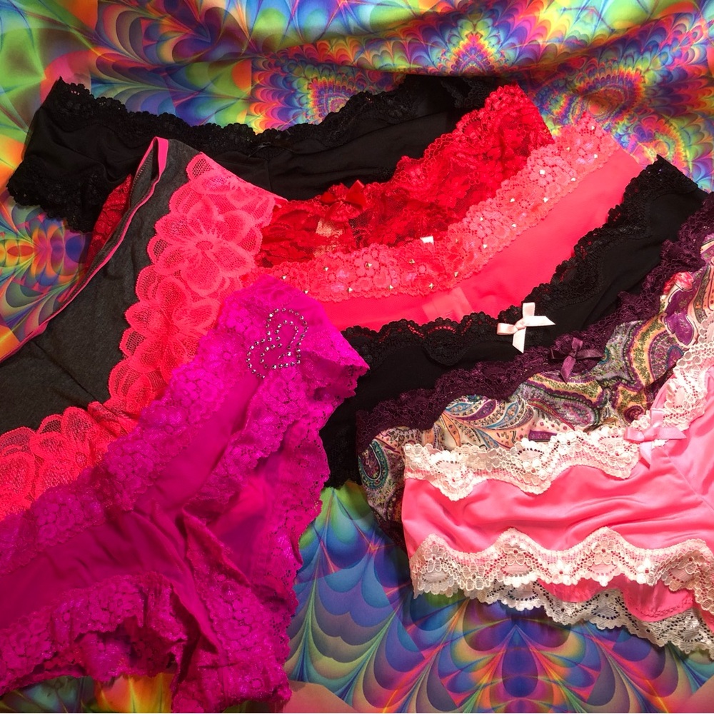 V.S./PINK Cheeksters